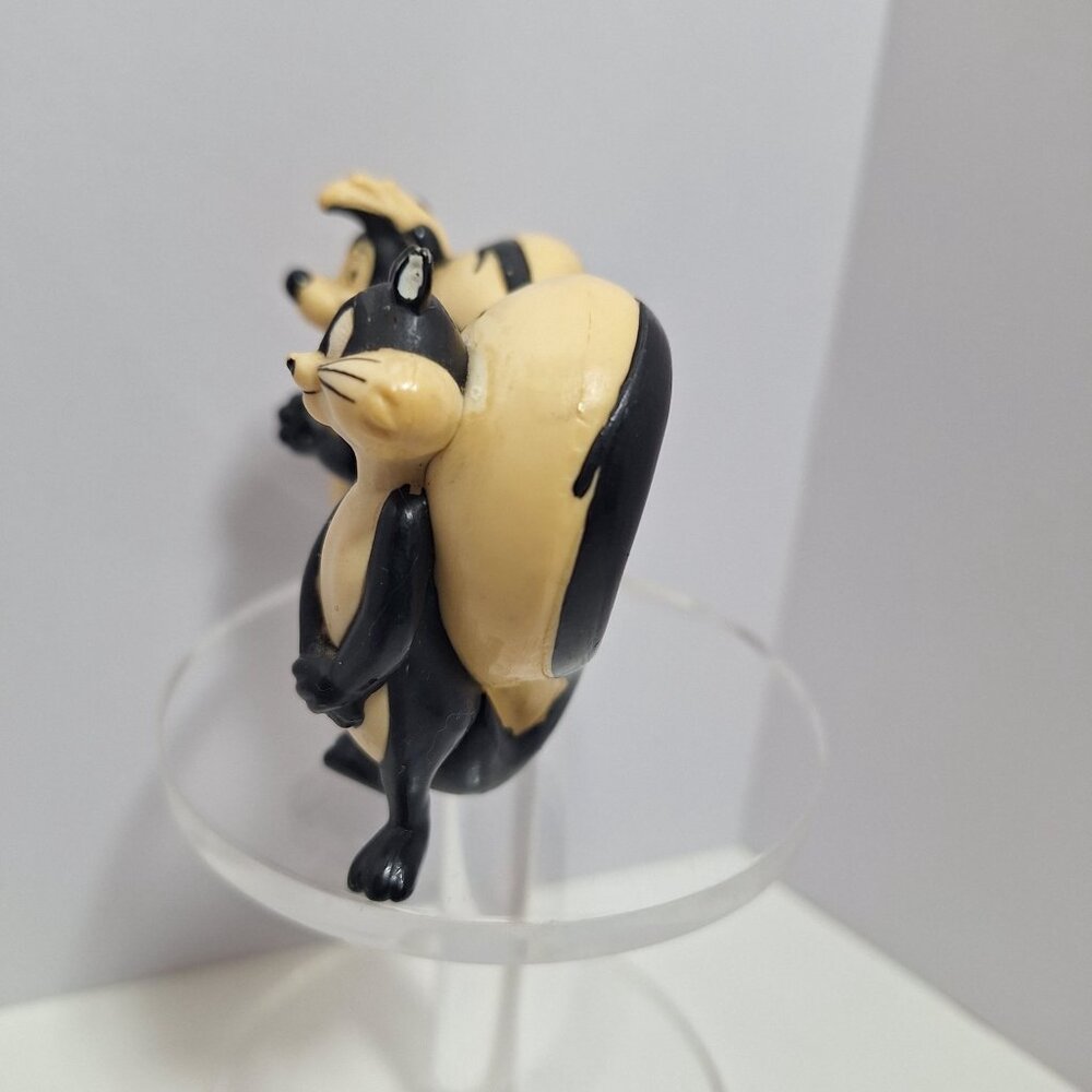 Pepé Le Pew & Penelope Figure Heart-Shaped Romantic  1985 - Picture 8 of 15